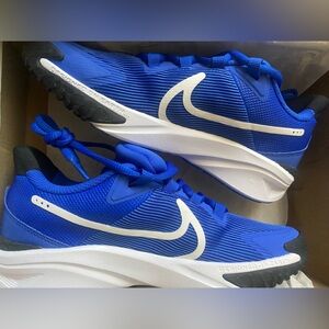 Nike Star Runner 4-Size 5 (big kids) or 6.5 (women’s)